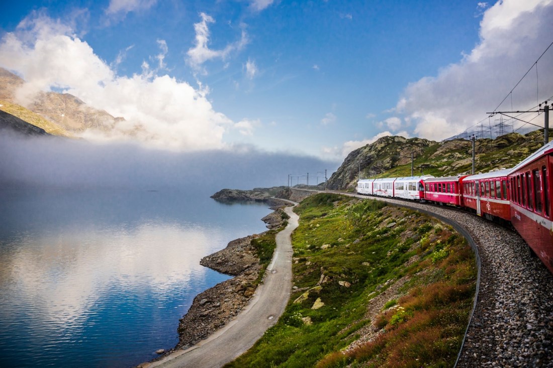 In treno lungo le Alpi, Facebook